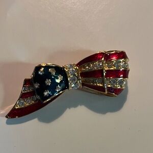 Vintage Carolee patriotic bow pin
